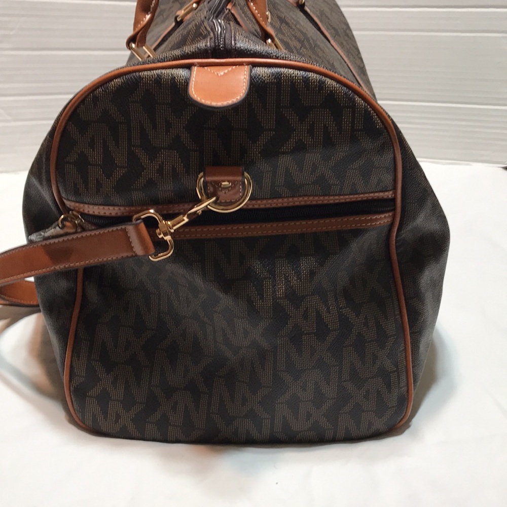 NX signature logo weekender, fully lined with inside zipper pocket. - Picture 6 of 9
